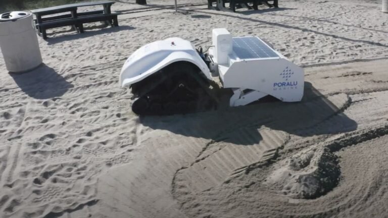 1-robot-cleans-32000-square-feet-of-beach-per-hour.jpg