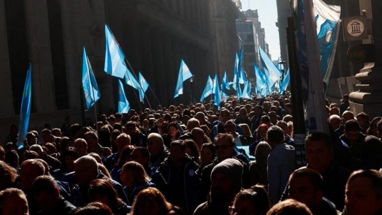 2025-06-18T202408Z_108265274_RC245FAWW957_RTRMADP_3_ARGENTINA-POLITICS-KIRCHNER.JPG