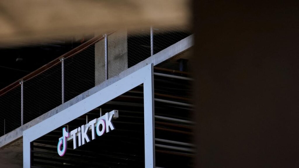 2025-06-19T165235Z_90690510_RC2WPDA9OMTZ_RTRMADP_3_USA-TRUMP-TIKTOK.JPG