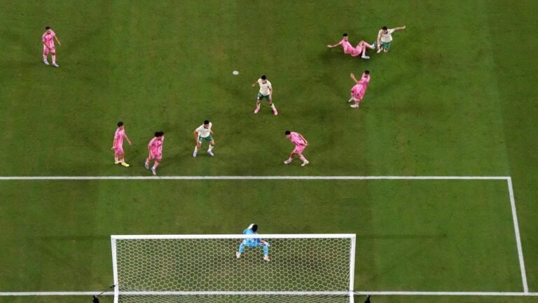 2025-06-24T034924Z_35690746_UP1EL6O0840BM_RTRMADP_3_SOCCER-CLUB-MIA-PAL.JPG