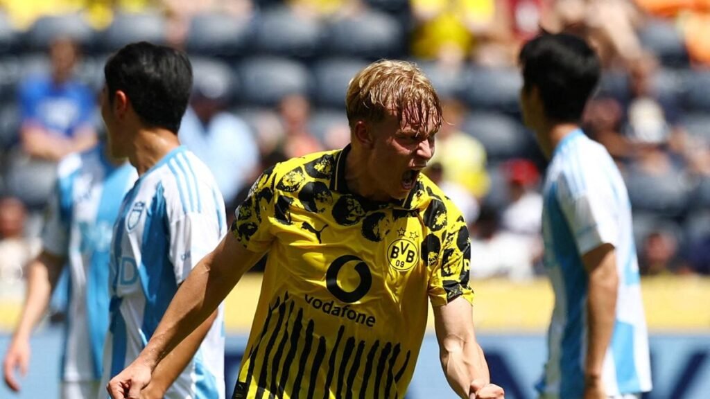 2025-06-25T210631Z_125201665_UP1EL6P1IM8AT_RTRMADP_3_SOCCER-CLUB-BVB-ULS.JPG