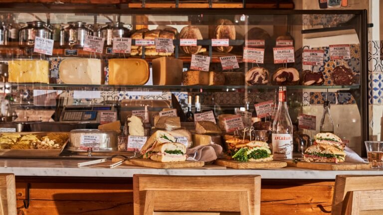 240304_IL_BUCO_ALIMENTARI_SHOT_11_PANINOS_0092_Gentl2020Hyers_pr_global.jpg