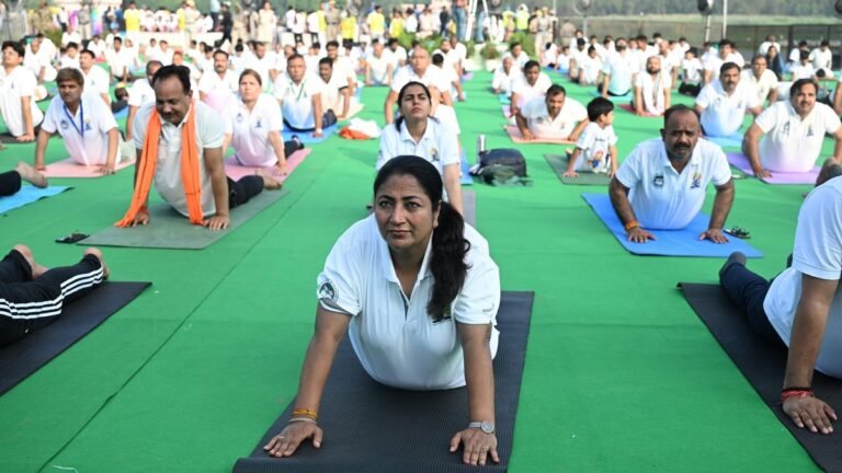 6270_21_6_2025_10_16_51_1_INTERNATIONALYOGADAYCMDELHI2025_21_06_21.JPG