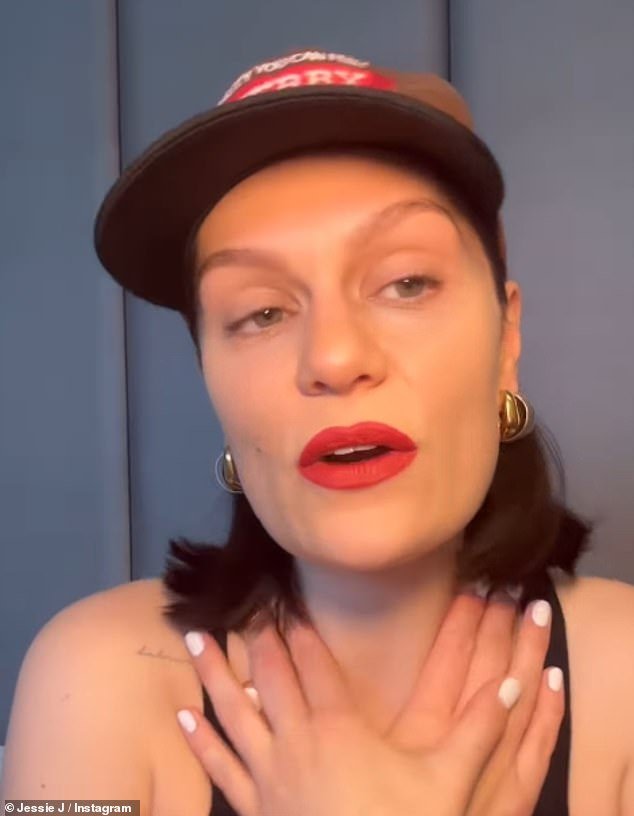 99641343-14839105-Jessie_J_shared_sweet_video_of_her_son_Sky_visiting_her_in_hospi-m-203_17506925566.jpeg