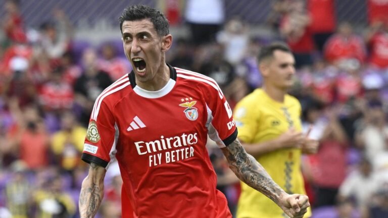 APTOPIX_CWC_Benfica_Auckland_City_Soccer_24673.jpg