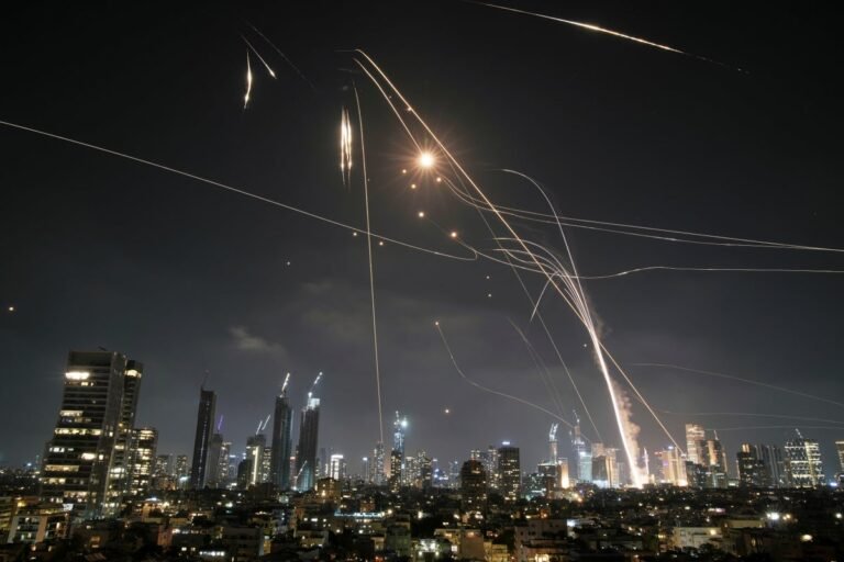 APTOPIX_Israel_Iran_Mideast_Wars_44315.jpg