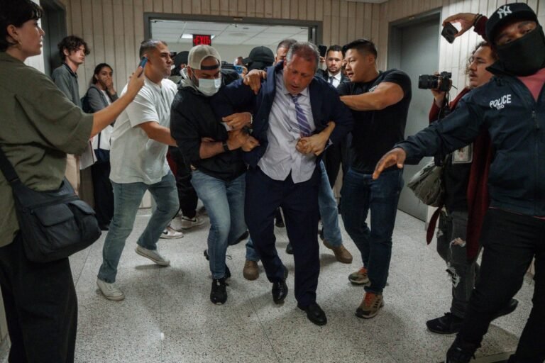 APTOPIX_New_York_Immigration_Court_Arrest_30863.jpg