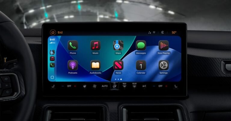 Apple-WWDC25-iOS-26-CarPlay-Dark-mode-250609_big.jpg.large_2x.jpg
