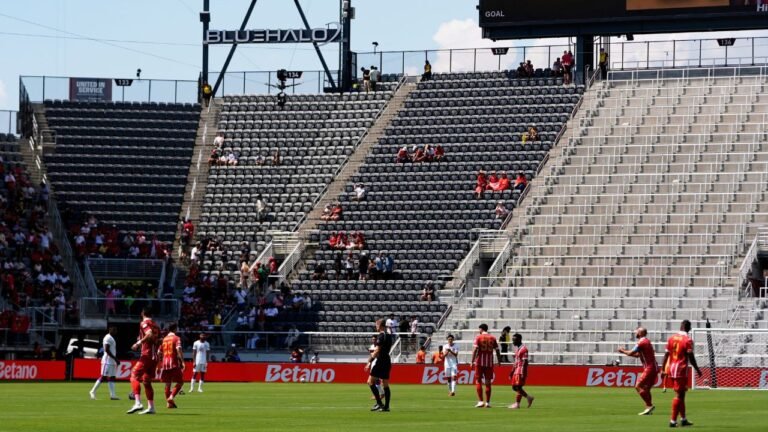 CWC.stands.1280.jpg