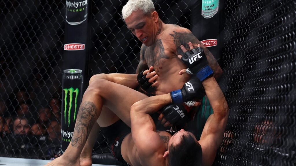 Charles-Oliveira-during-ufc-lightweight-fight.jpg
