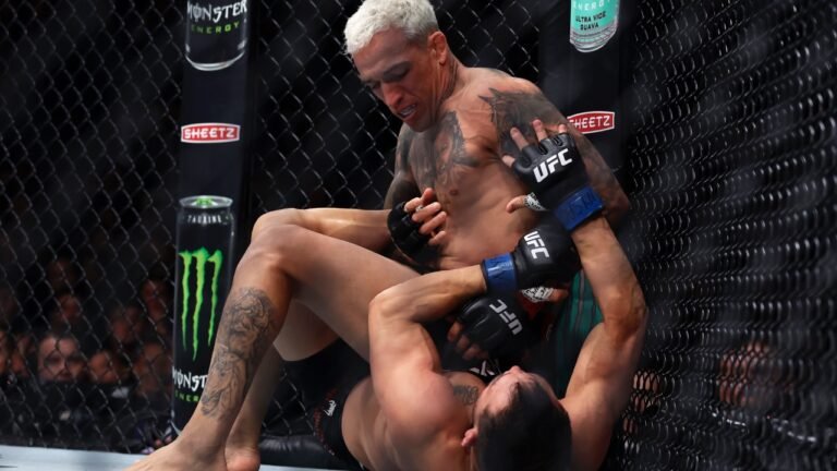 Charles-Oliveira-during-ufc-lightweight-fight.jpg