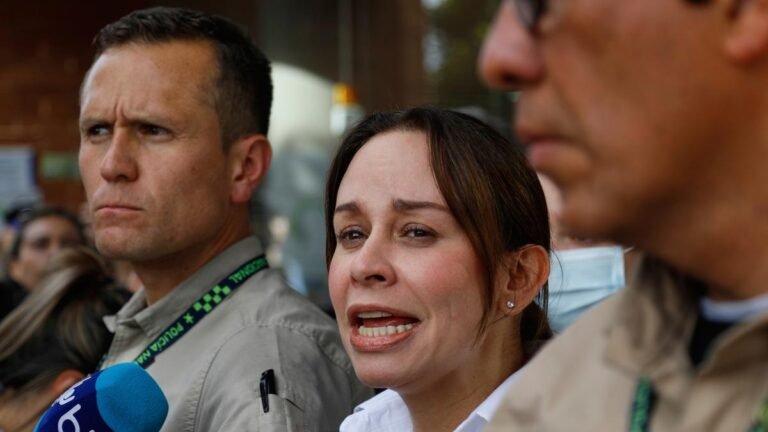 Colombia_Senator_Shot_32066.jpg