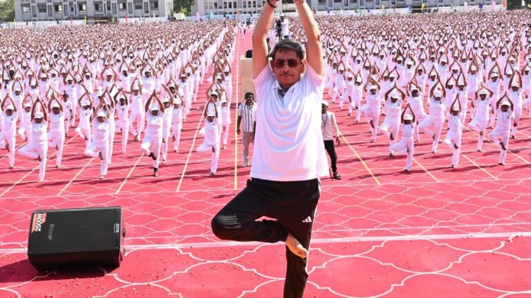 Governor20R.N.20Ravi20performs20yoga20-04.jpg