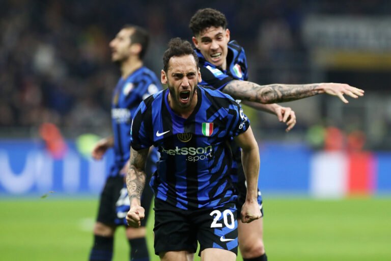 Hakan-Calhanoglu-Inter-Monza-celebrate.jpg