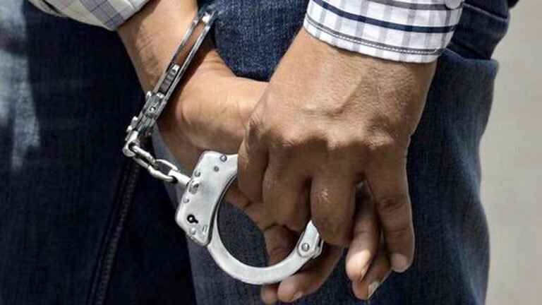 IMG_vbk-HANDCUFF-arrest_2_1_46C98QUC.jpg