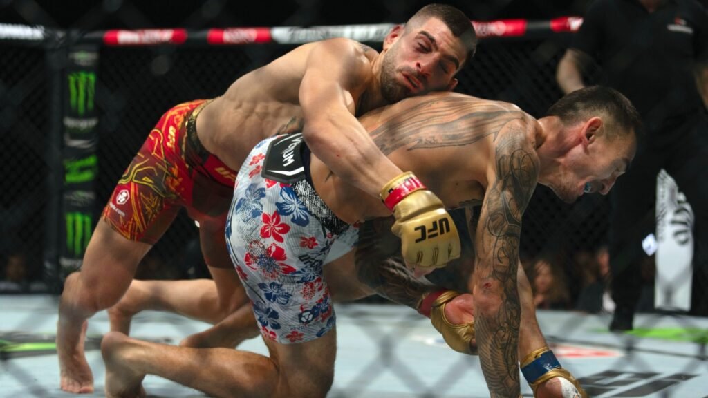 Ilia-topuria-takedown-ufc-308.jpg