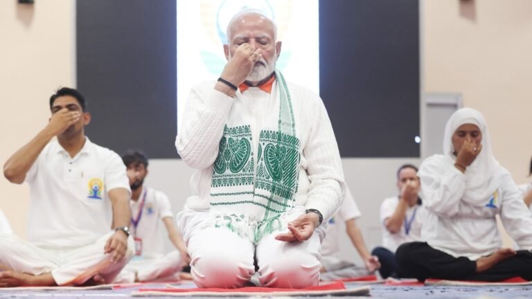 Modi_International_yoga_Day__1750156143274_1750156143526.jpeg