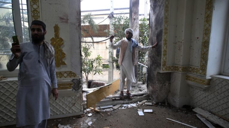Pakistan_Mosque_Bombing_66729.jpg