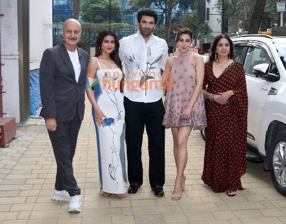 Photos-Aditya-Roy-Kapur-Anupam-Kher-Sara-Ali-Khan-Fatima-Sana-Shaikh-Neena-Gupta-and-Anurag-Basu-sna.jpeg