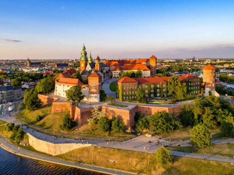 Polands-Travel-Tourism-sector-1.jpg