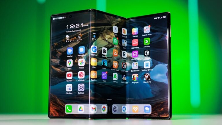 Samsung-Galaxy-tri-foldables-RAM-and-processor-leak.jpg