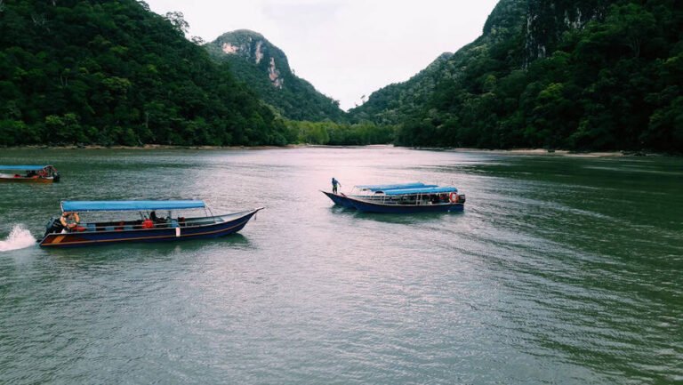 Tasik-Dayang-Bunting-at-Langkawi-1.jpg