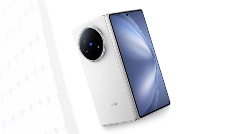 This-new-foldable-finally-lets-Apple-fans-try-Android-without-ditching-their-gear.jpg