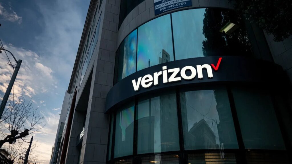Verizon-found-another-way-to-cheer-customers-up-in-addition-to-giving-them-merch-and-gift-cards.jpg