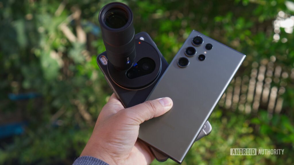 Vivo-X200-Ultra-lens-and-Galaxy-S23-Ultra.jpg