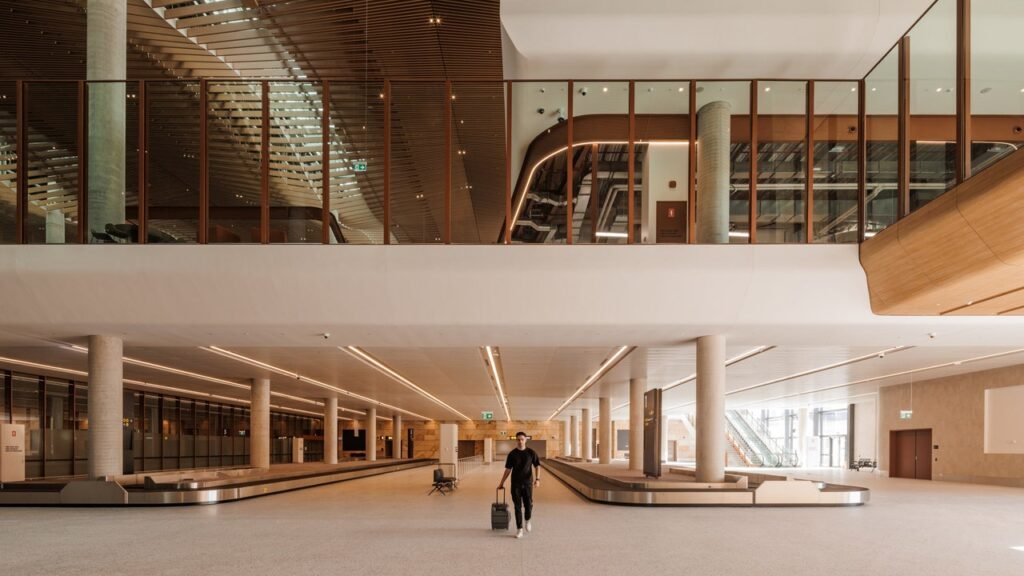 Western-Sydney-International-PR_Terminal_BaggageArea1_Credit-Trevor-Mein-2025.jpg