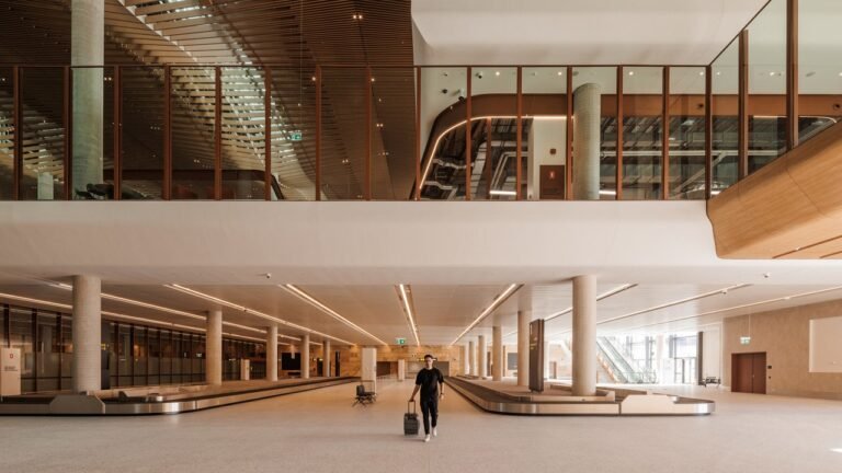 Western-Sydney-International-PR_Terminal_BaggageArea1_Credit-Trevor-Mein-2025.jpg