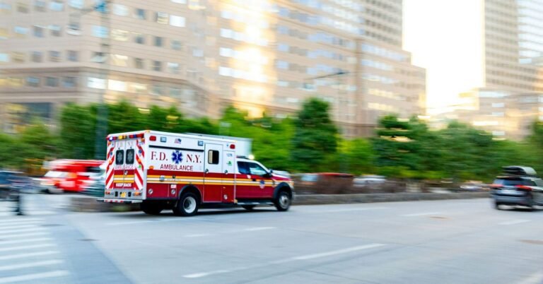 Youll-soon-be-able-to-send-photos-and-video-to-911-as-easily-as-to-friends.jpg