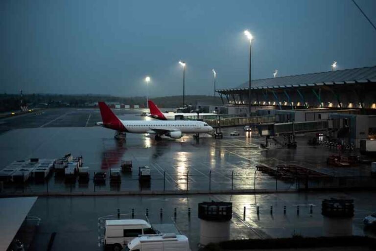 airport-terminal-building-with-planes-1.jpg