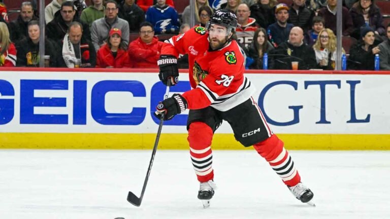 brodie-blackhawks.jpg