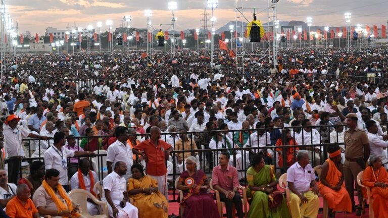 crowd20at20the20at20Muruga20Bakthargargal20.jpg