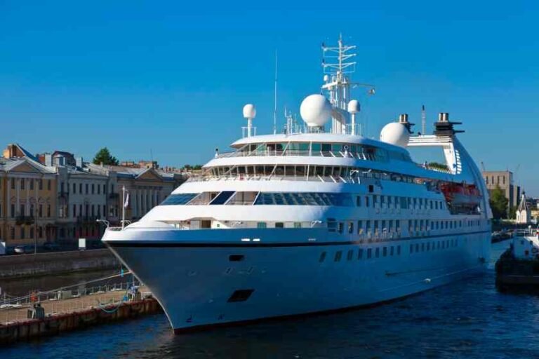 cruise-liner-port-saint-petersburg-1.jpg