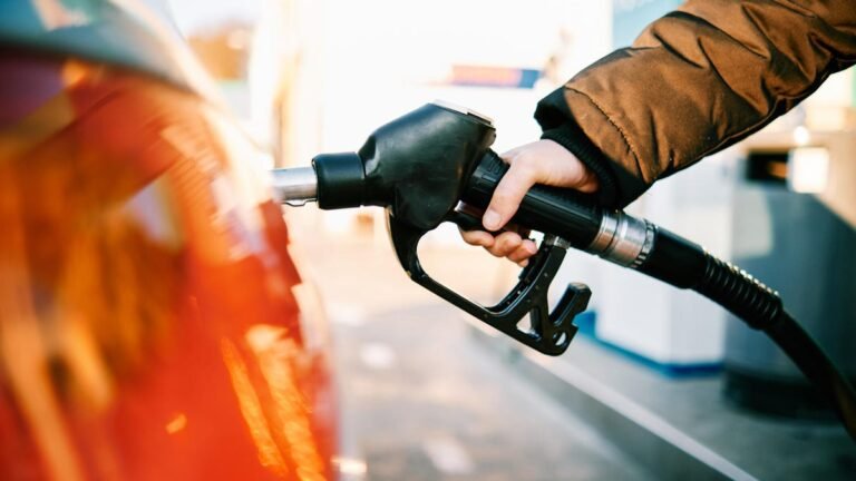 gas-pump-gettyimages-1460540605.jpg