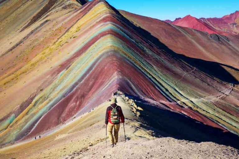 hiking-scene-vinicunca-cusco-region-peru-montana-de-siete-colores-rainbow-mountain-1.jpg