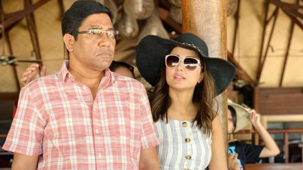hina-khan-father_1750041935110_1750041945082.jpg