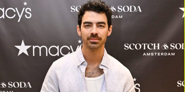 joe-jonas-macys-social-640x320.jpg
