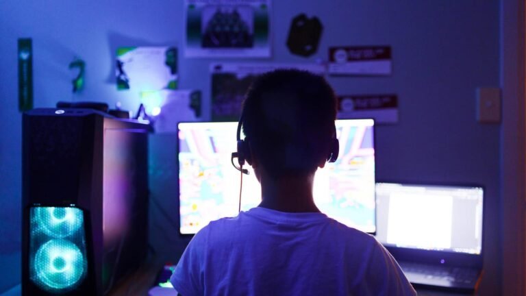kid-on-computer-gettyimages-2161945888.jpg