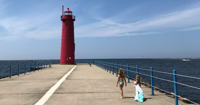 lighthouse-parenting-the-everymom-social.jpg
