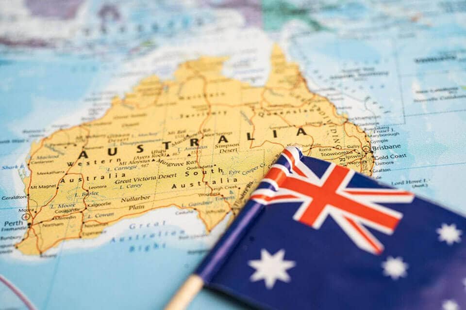 map-of-australia-with-its-flag-1.jpg
