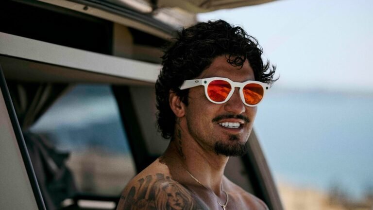 oakley-meta-hstn-gabriel-medina-1.jpg