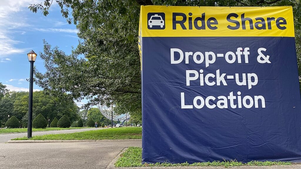 rideshare-pickup-sign.jpg