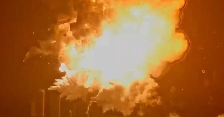 spacex-starship-explosion-061825.jpg